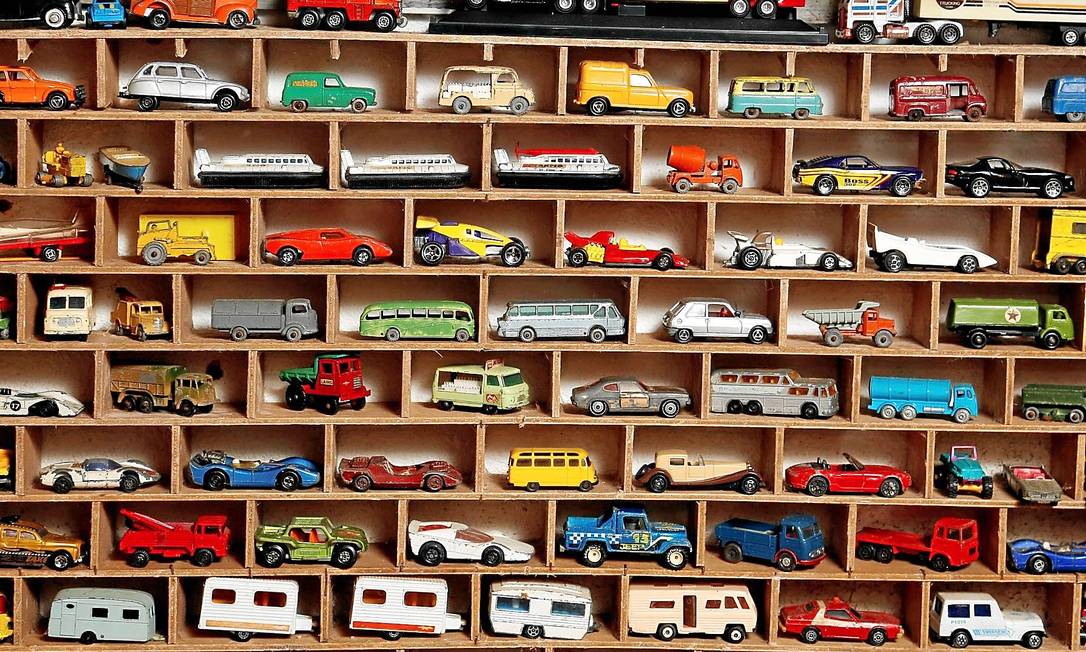 Encontro de colecionadores reúne apaixonados por miniaturas em Ponta Grossa