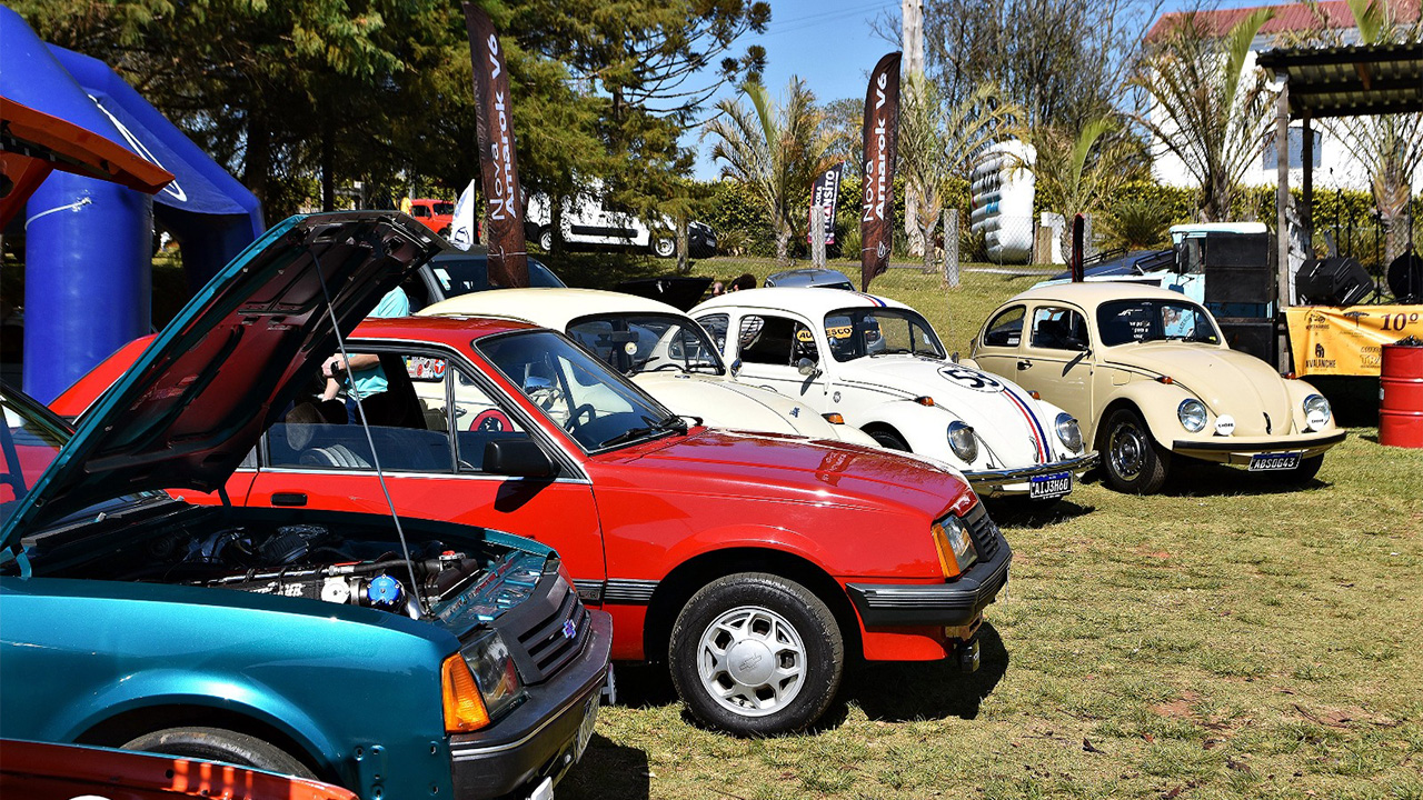 Encontro de autos antigos reúne carros clássicos, almoço e música neste domingo (15) no Mercenários Gastrobar, em PG