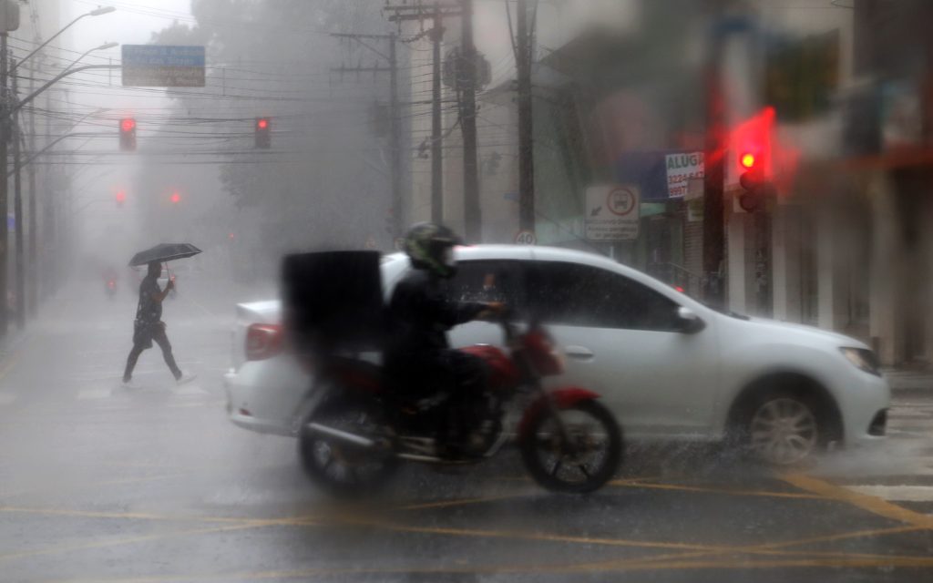 Defesa Civil emite alerta de tempestade em Ponta Grossa nesta segunda (8)