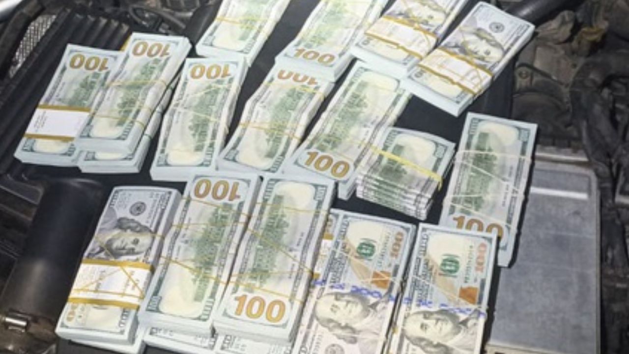 PRF apreende mais de 200 mil dólares dentro de motor de Mercedes no Paraná